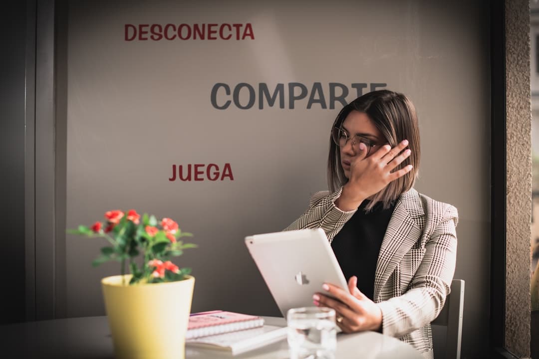 AI Voice Over in Spanish E-Learning: Why Your Employees Aren't