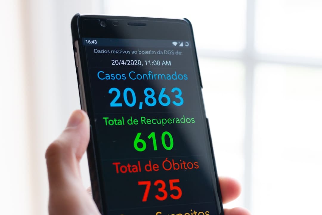 El Consumidor Digital Latino en 2025: Mobile Primero Español Primero