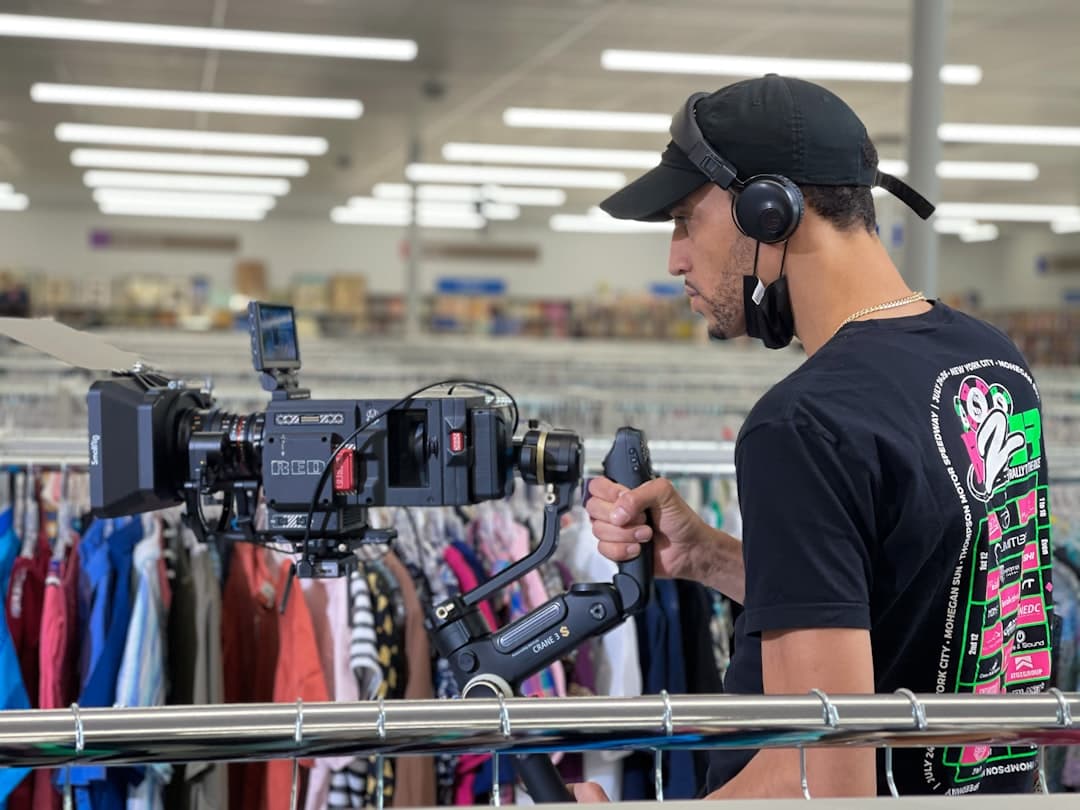 Why Retail Employee Training in Spanish Needs Professional Voice Over