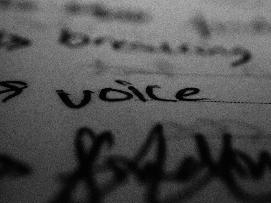 Cómo escribir un guión para locución en español profesional