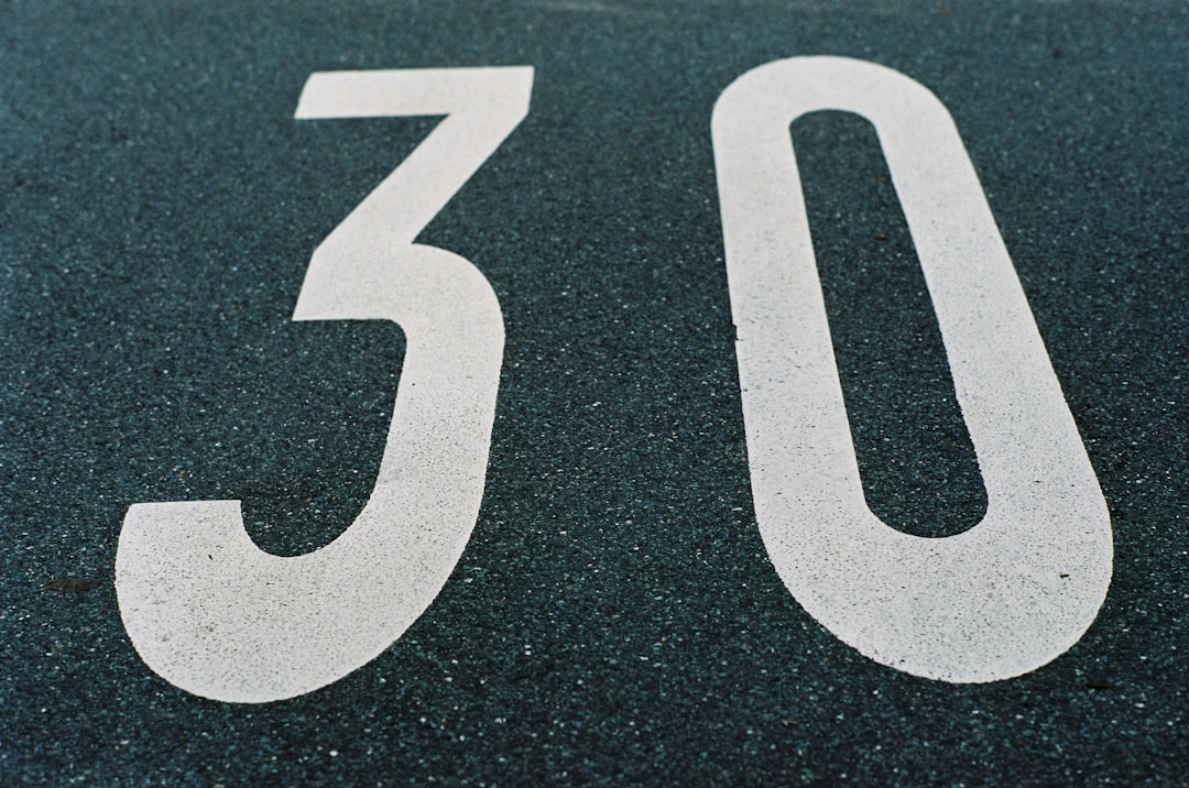 La Regla del 30%: Por Qué Tu Guión en Español Siempre Es Más Largo de