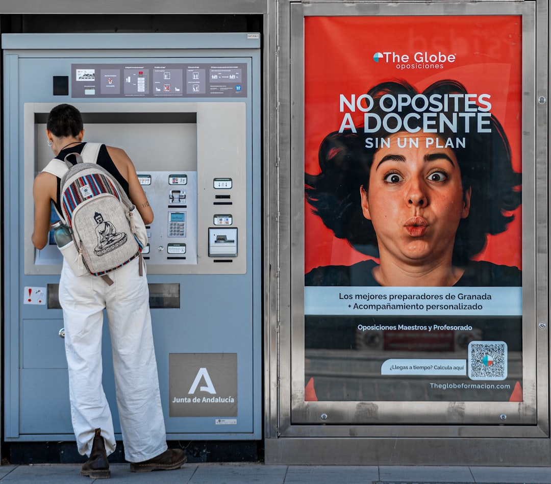 Falacia del acento España en publicidad latinoamericana explicada por locutor profesional